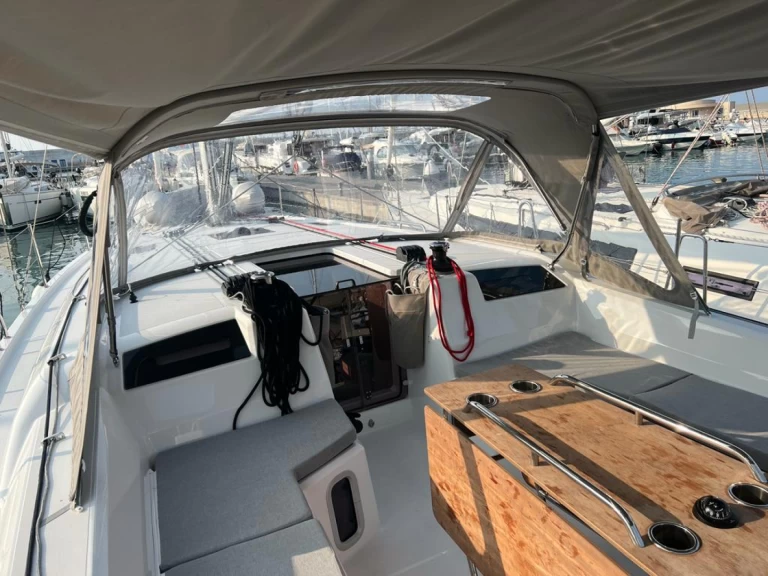 Yacht charter Capo d'Orlando - Bénéteau Oceanis 40.1 on SamBoat