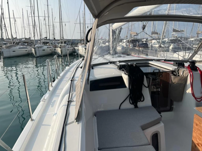 Hire a Bénéteau Oceanis 40.1 Capo d'Orlando