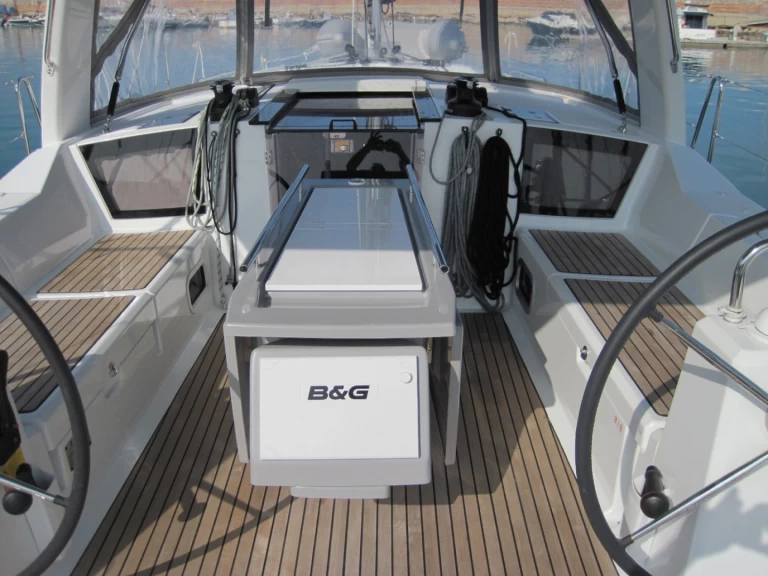 Sailboat to hire Capo d'Orlando at the best price