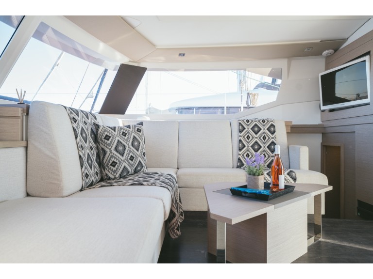 Yacht charter Lávrio - Fountaine Pajot Fountaine Pajot 47 SAONA LUX (GEN,AC,WATERMAKER) on SamBoat