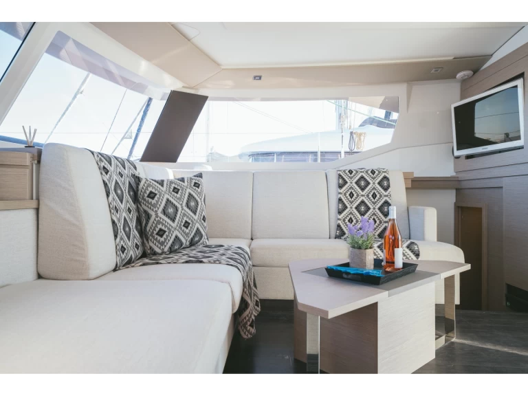Yacht charter Lávrio - Fountaine Pajot Fountaine Pajot 47 SAONA LUX (GEN,AC,WATERMAKER) on SamBoat