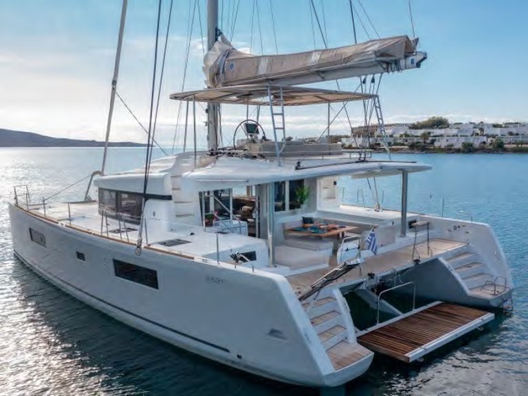Charter a Lagoon Lagoon 52 F in Lávrio on Samboat