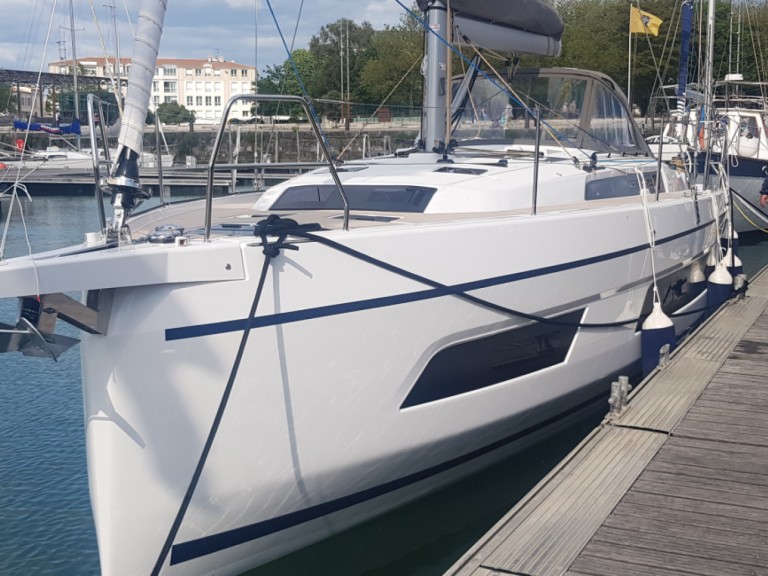 Yacht charter Larmor-Plage - Dufour Dufour 41 on SamBoat
