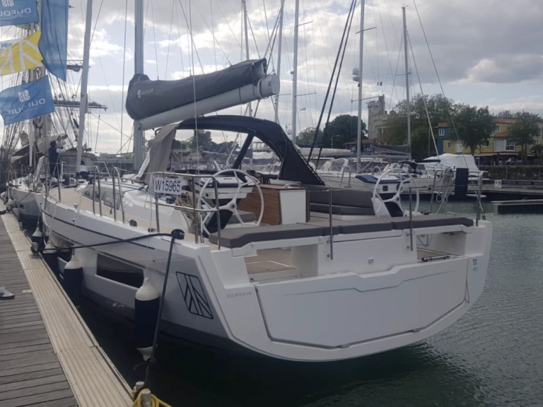 Hire a Dufour Dufour 41 Larmor-Plage