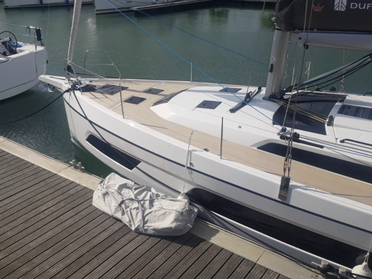 Sailboat hire in Larmor-Plage - Dufour Dufour 41
