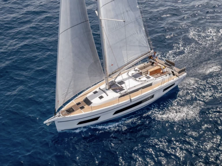 Sailboat hire in Larmor-Plage - Dufour Dufour 41