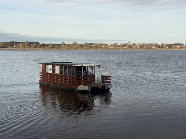 Hire Canal boat TS1000 with a boat licence