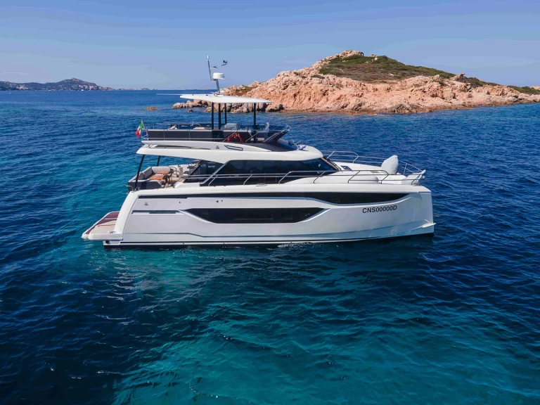 Motorboat hire in Cugnana Verde - Prestige Prestige M48