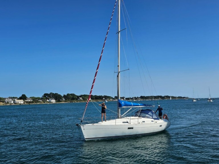 Bénéteau Oceanis 361 Clipper charter bareboat or skippered in  La Trinité-sur-Mer