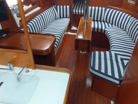 Hire a Bénéteau Oceanis 361 Clipper La Trinité-sur-Mer