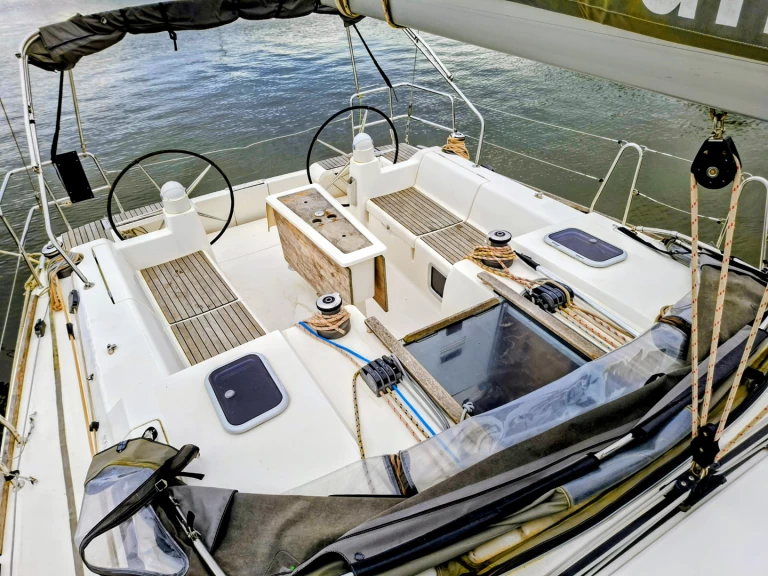 Yacht charter Arzal - Dufour Dufour 450 Grand Large on SamBoat