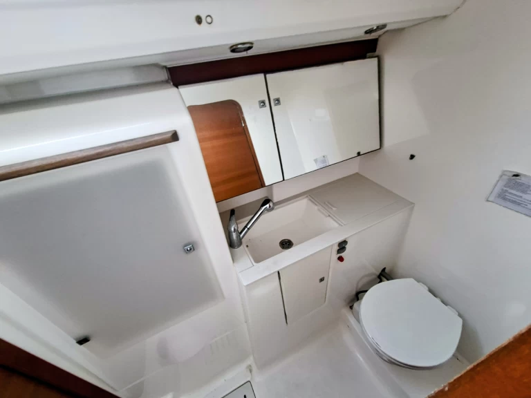 Charter a Dufour Dufour 450 Grand Large in Arzon on Samboat
