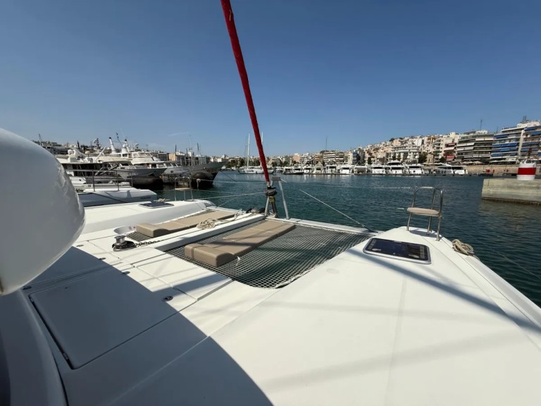 Hire Catamaran Lagoon with a boat licence