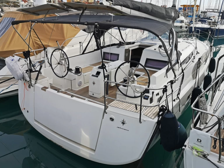 Jeanneau Sun Odyssey 440 - 4 cabine - 2 bagni charter bareboat or skippered in  Castiglioncello