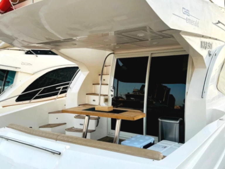 Hire a Gulf Craft - Majesty Yachts Majesty 44 Dubai Marina