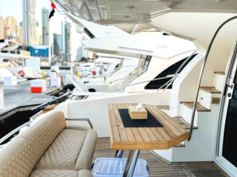 Charter a Gulf Craft - Majesty Yachts Majesty 44 in Dubai Marina on Samboat