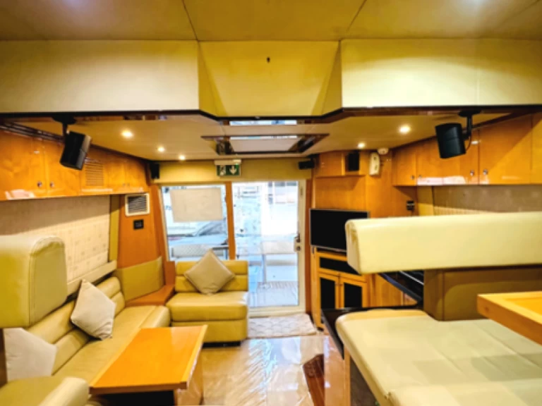 Yacht charter Dubai Marina - Gulf Craft - Majesty Yachts Majesty 44 on SamBoat