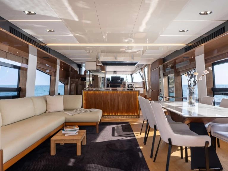 Charter a Prestige Yachts ENTHUSIAST in Naples on Samboat