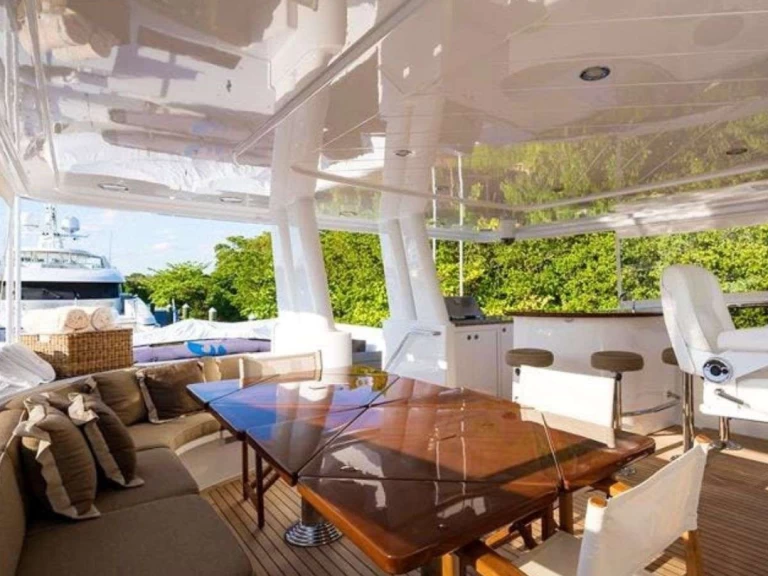 Luxury Yacht hire in Bahamas - Westport NATURAL 9