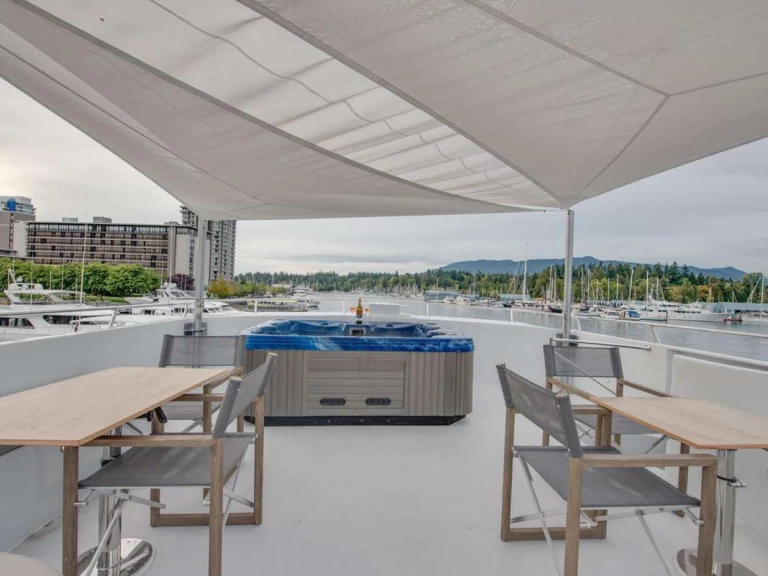 Luxury Yacht to hire Juneau at the best price