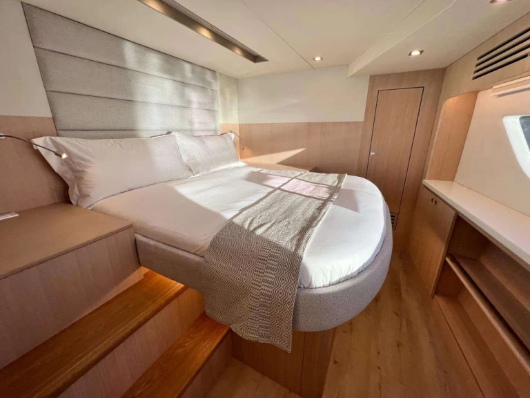 Hire a Two Oceans SOLAIRE Tortola