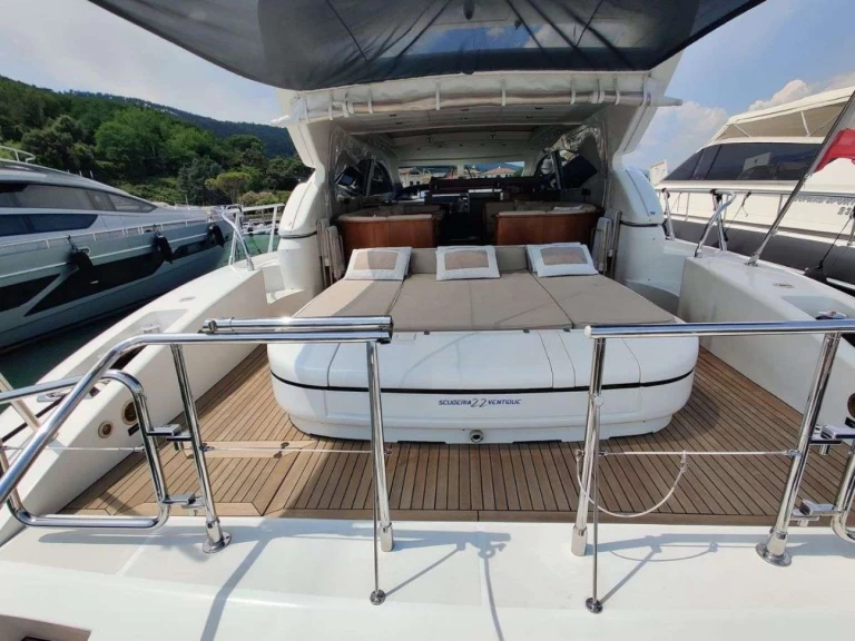 Yacht hire Miami cheap Elton II