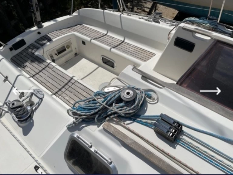 Yacht hire Toulon Ferry Port cheap Sun Odyssey 31