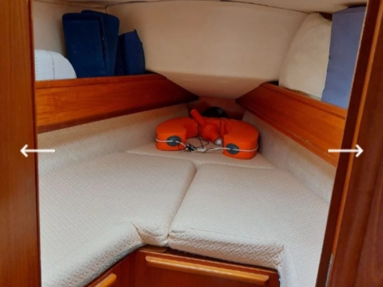 Yacht charter Toulon Ferry Port - Jeanneau Sun Odyssey 31 on SamBoat