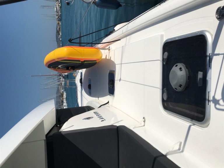 Hire Catamaran Lagoon with a boat licence