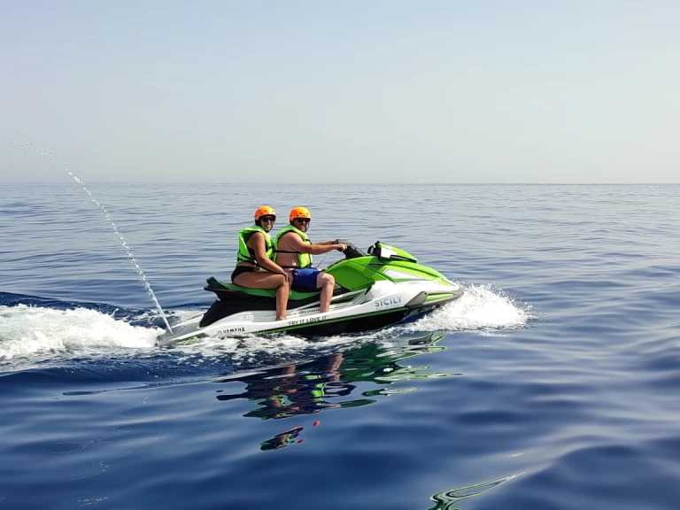 Hire Jet ski with or without skipper Yamaha Letojanni