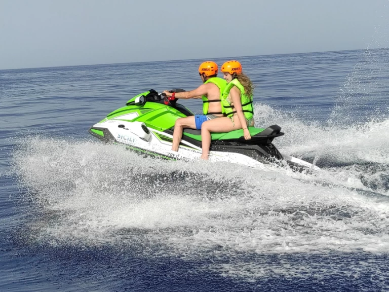 Hire Jet ski with or without skipper Yamaha Letojanni
