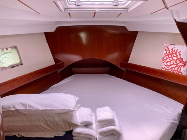 Sailboat to hire Palaio Faliro at the best price