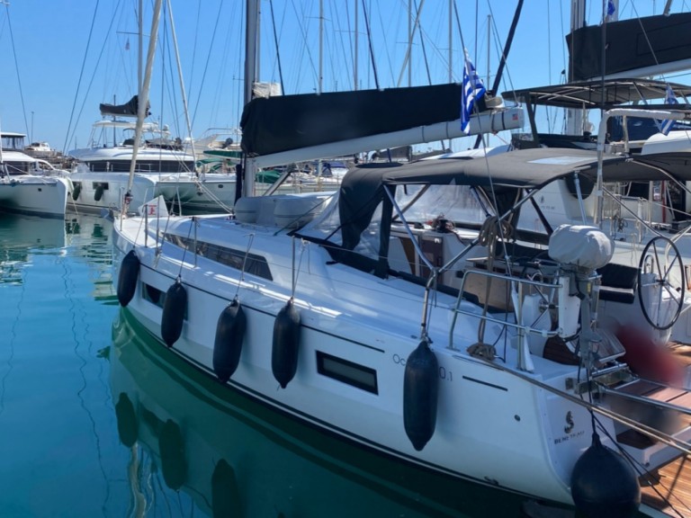 Hire a Bénéteau Oceanis 40.1 Alimos