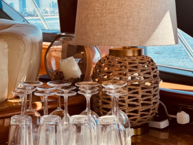 Hire a Azimut Azimut 62 Fly Dubai Marina