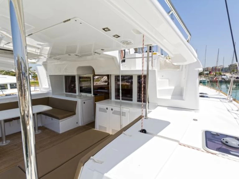Catamaran hire in Perigiali - Lagoon Lagoon 450 F
