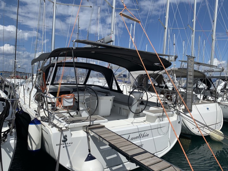 Charter a Bénéteau Oceanis 46.1 in Perigiali on Samboat