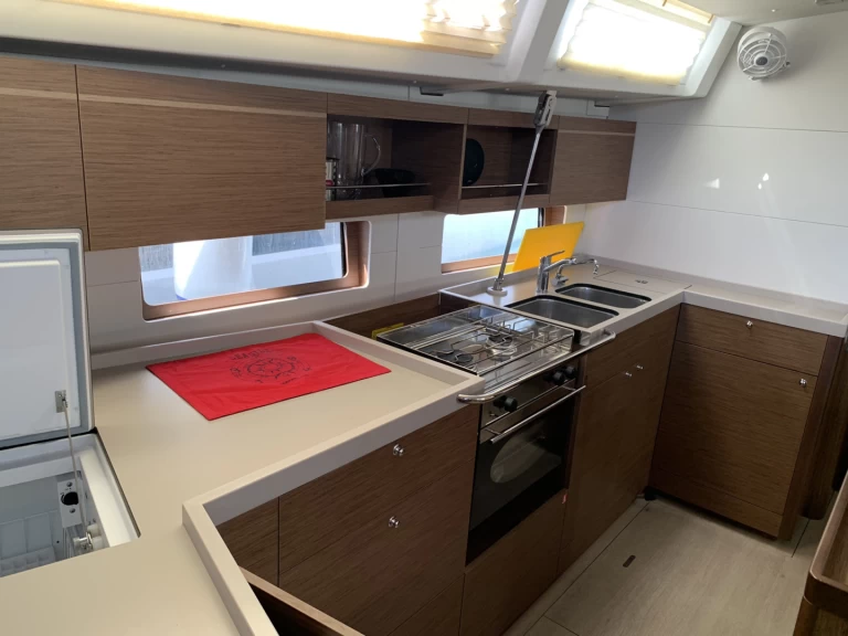 Hire Sailboat with or without skipper Bénéteau Perigiali