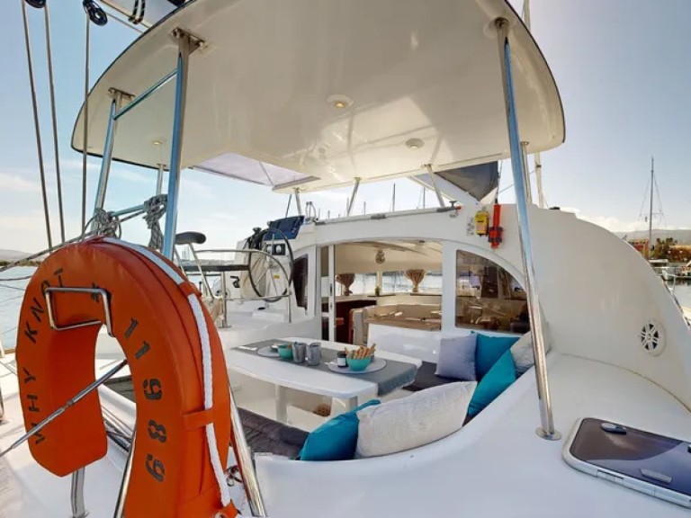 Charter a Lagoon Lagoon 380 in Perigiali on Samboat