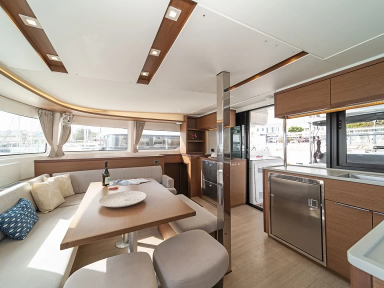 Hire Catamaran Lagoon with a boat licence