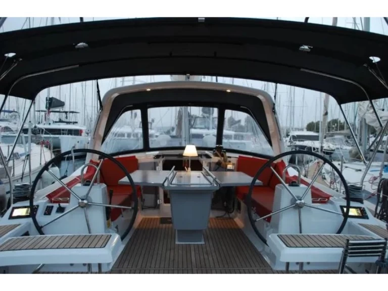 Sailboat to hire Perigiali at the best price