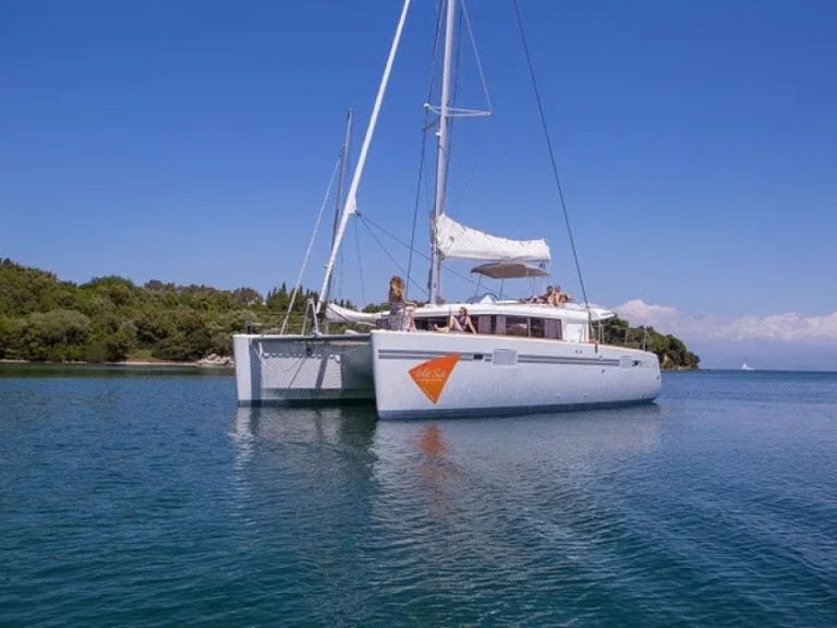 Catamaran hire in Perigiali - Lagoon Lagoon 450 F