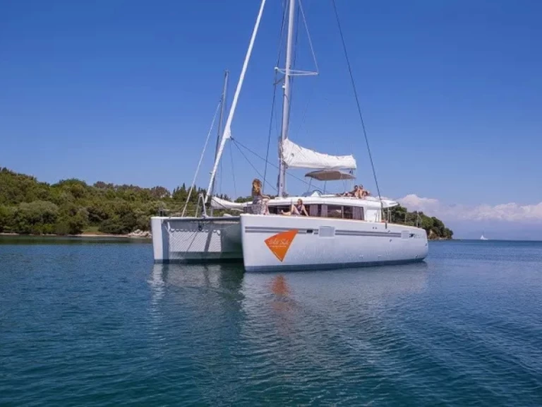 Catamaran hire in Perigiali - Lagoon Lagoon 450 F