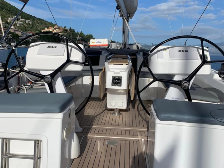 Sailboat to hire Perigiali at the best price