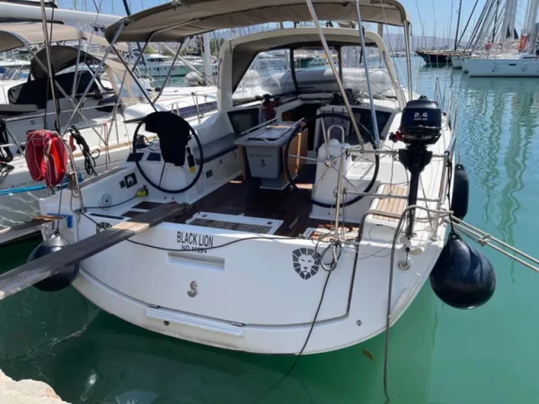 Bénéteau Oceanis 41.1 charter bareboat or skippered in  Perigiali