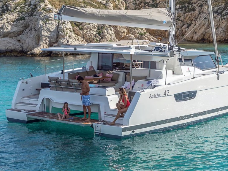 Hire Catamaran Fountaine Pajot with a boat licence
