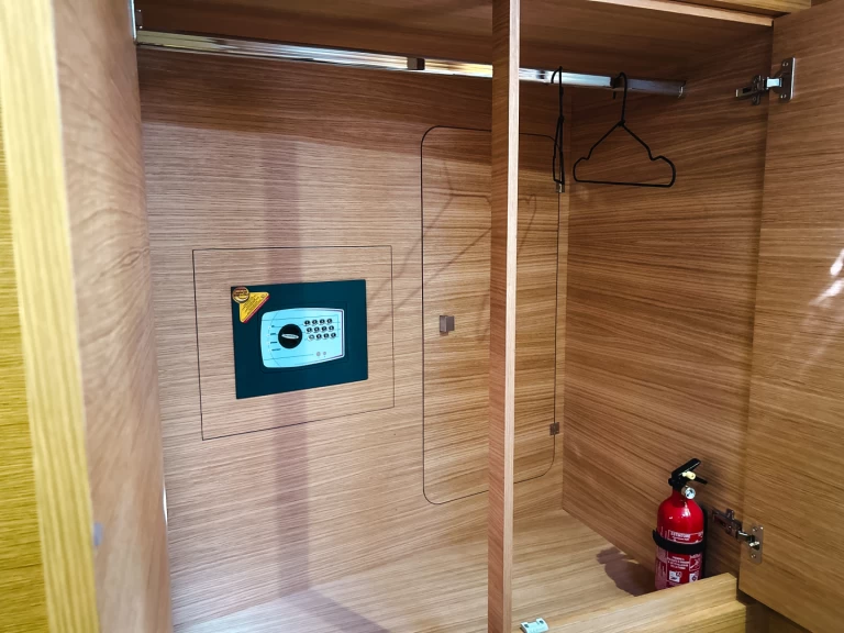 Sailboat to hire Salerno at the best price