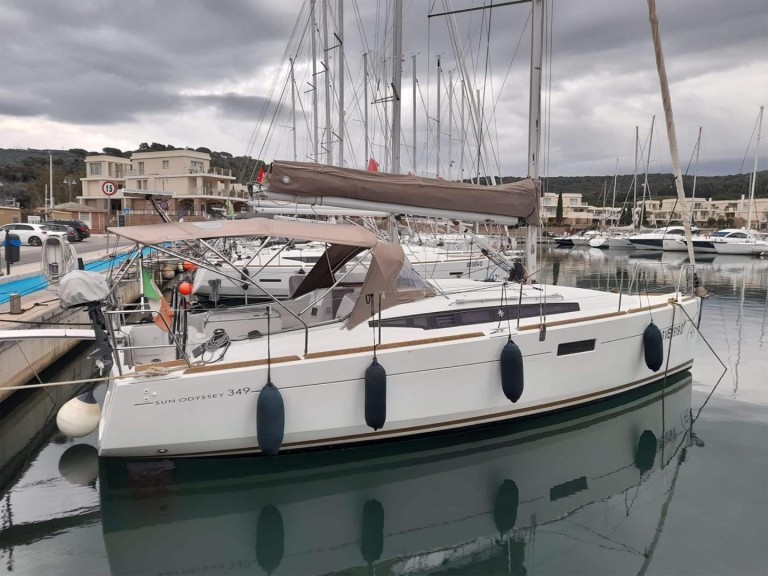 Hire a Jeanneau Sun Odyssey 349 Salivoli
