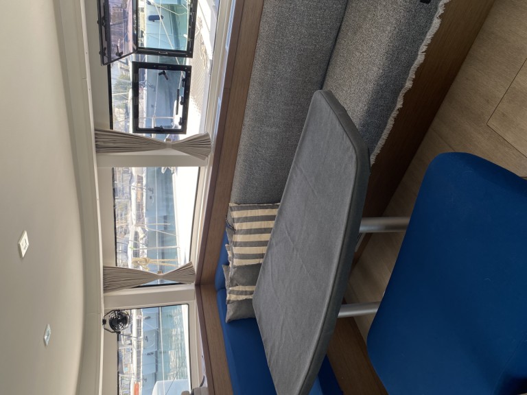 Hire Catamaran Lagoon with a boat licence