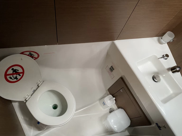 Bénéteau Oceanis 40.1 charter bareboat or skippered in  Alimos