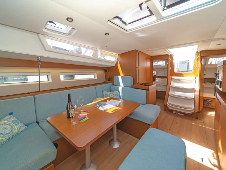Sailboat to hire Perigiali at the best price